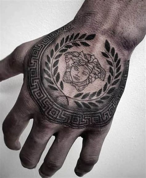 Las 10 mejores ideas e inspiración sobre versace tattoo .